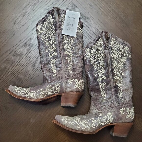 Corral Women's Crater with Bone Embroidery Western boots with Snip Toe - Picture 1 of 8